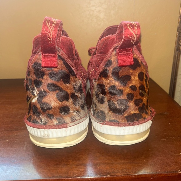 LeBron 16 “King” Size 13 - Picture 2 of 3